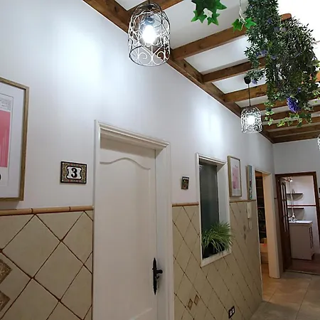 Guest house Mahalo House *