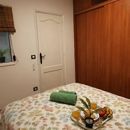 Mahalo House Guest house *