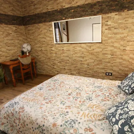 Guest house Mahalo House *